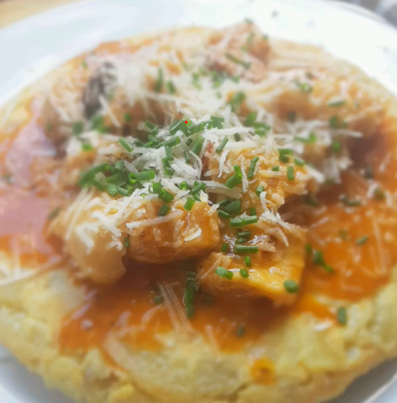 Tortilla de Patatas con Callos a la Madrileña y Parmesano
